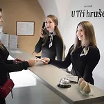 U Tri Hrusek &