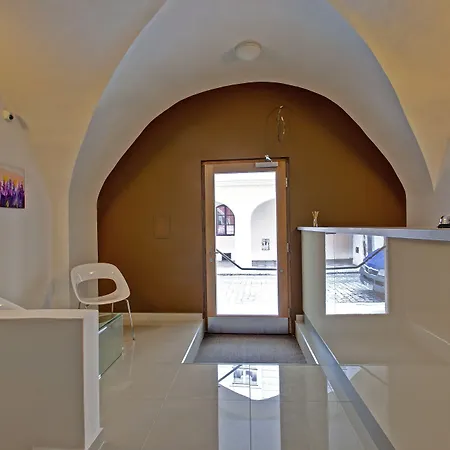 U Tri Hrusek & Hotel apartamentowy 4*