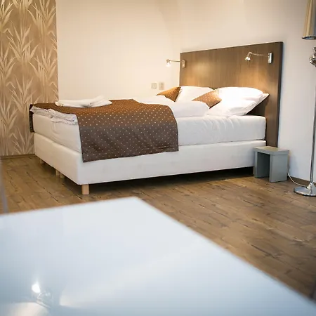 U Tří Hrušek Suites&apartments 4*