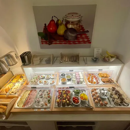 U Tri Hrusek & Hotel apartamentowy 4*