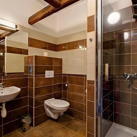 Ξενοδοχείο με διαμερίσματα U Tri Hrusek & 4*