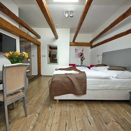 U Tri Hrusek & Hotel apartamentowy Czeskie Budziejowice