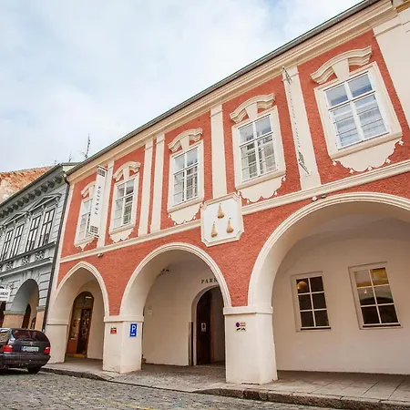 U Tří Hrušek Suites&apartments 4*