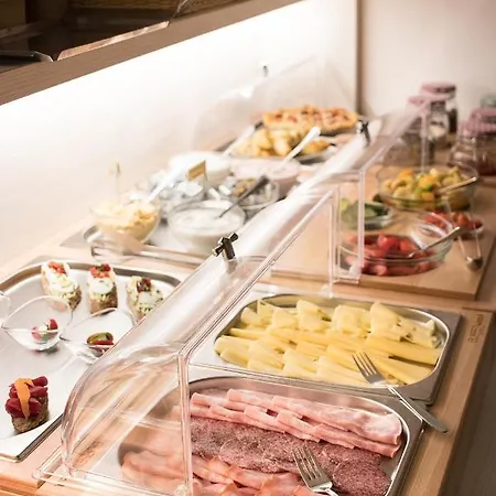 Aparthotel U Tří Hrušek Suites&apartments 4*