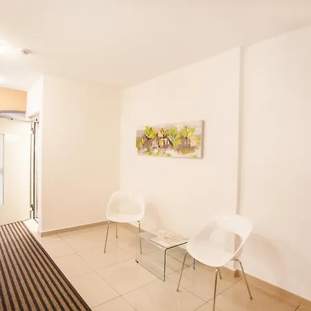 Aparthotel U Tří Hrušek Suites&apartments 4*