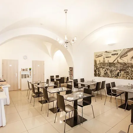 Aparthotel U Tri Hrusek &