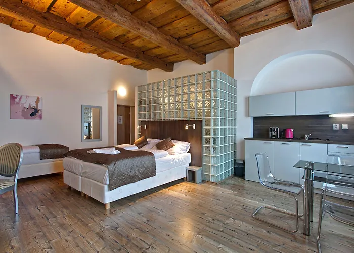 U Tri Hrusek & 아파트호텔 4*