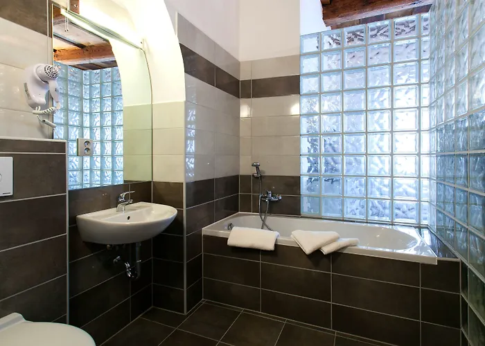 U Tri Hrusek & 4* 체스케부데요비체