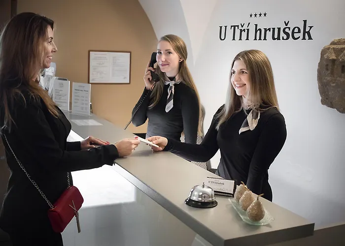 U Tri Hrusek &