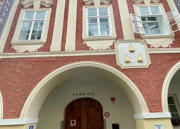 U Tri Hrusek & 아파트호텔 4*