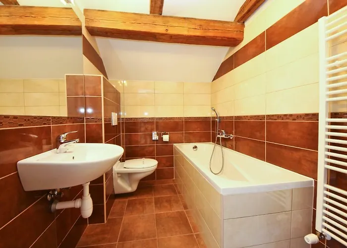 U Tri Hrusek & 4* 체스케부데요비체